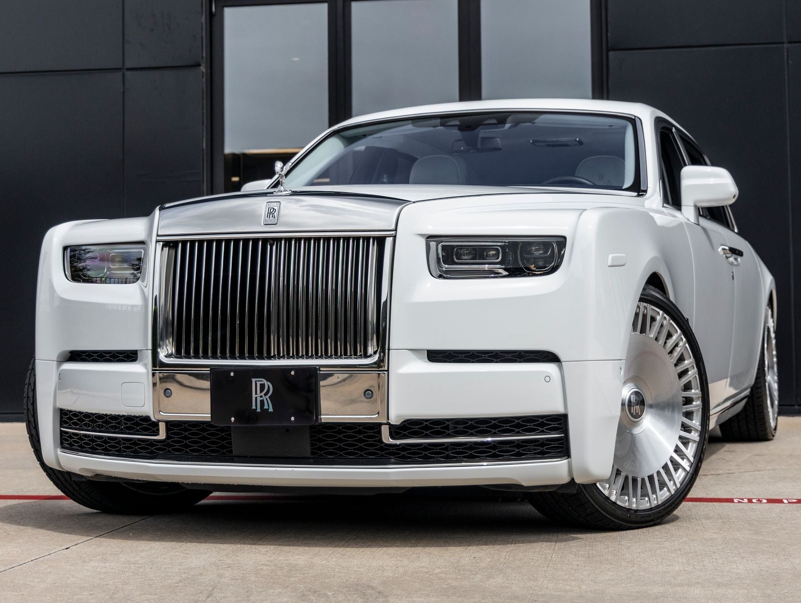 2023 Rolls-Royce Phantom Base
