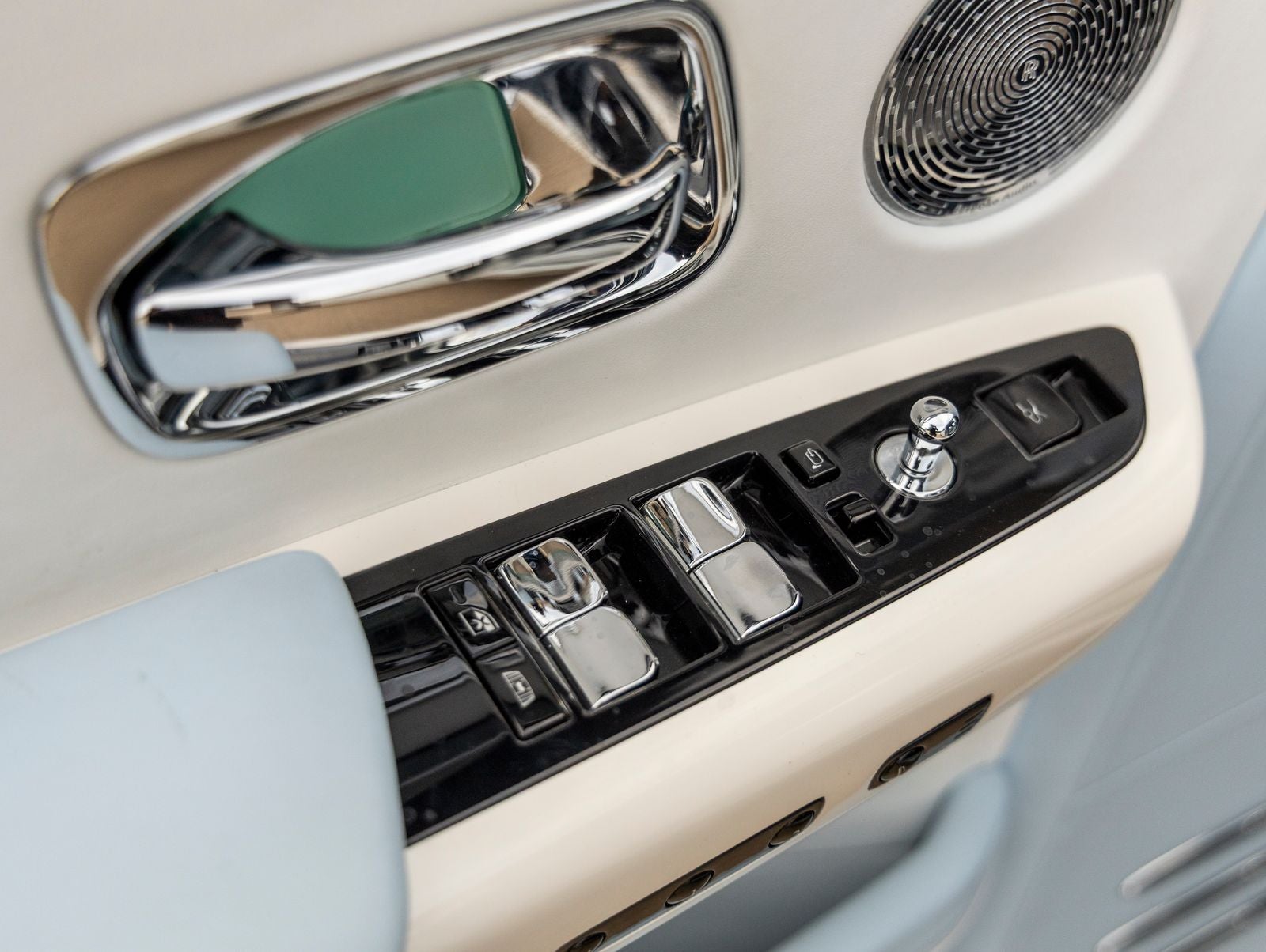 2023 Rolls-Royce Phantom Base