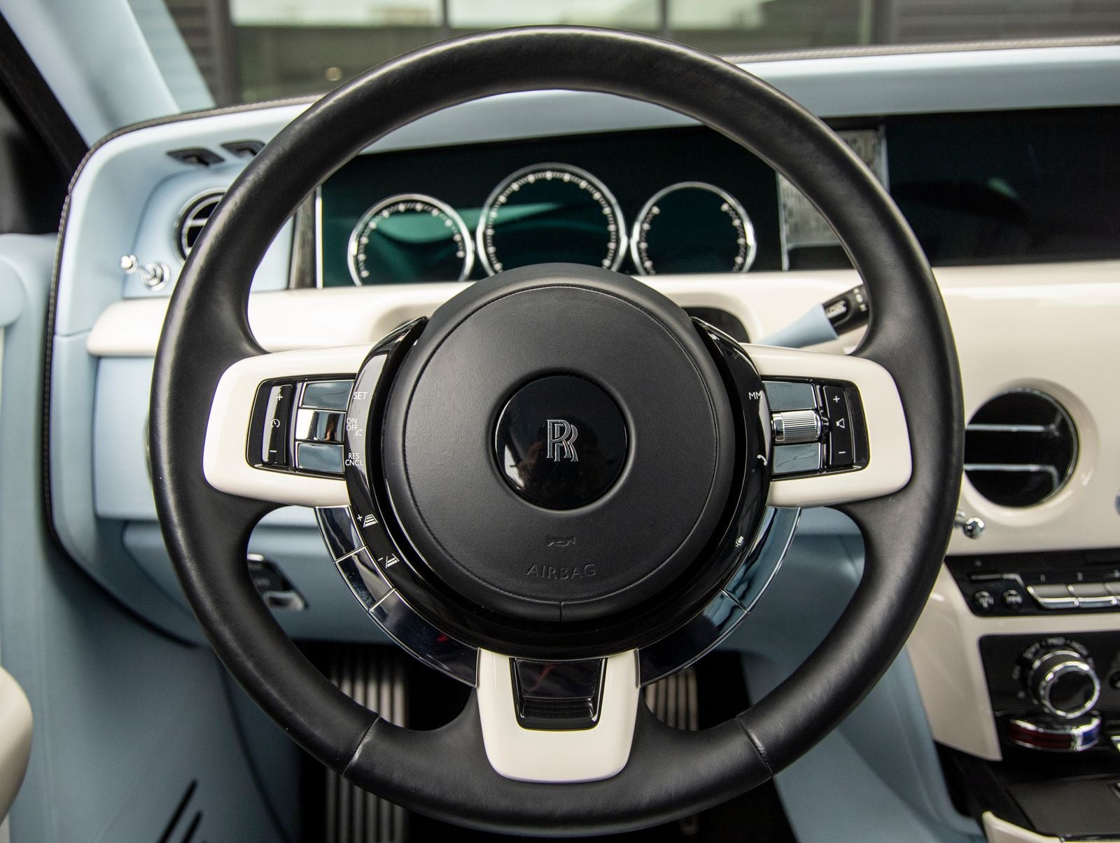 2023 Rolls-Royce Phantom Base