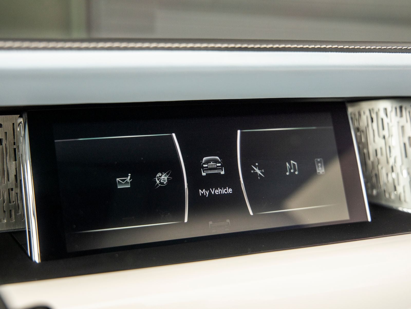 2023 Rolls-Royce Phantom Base