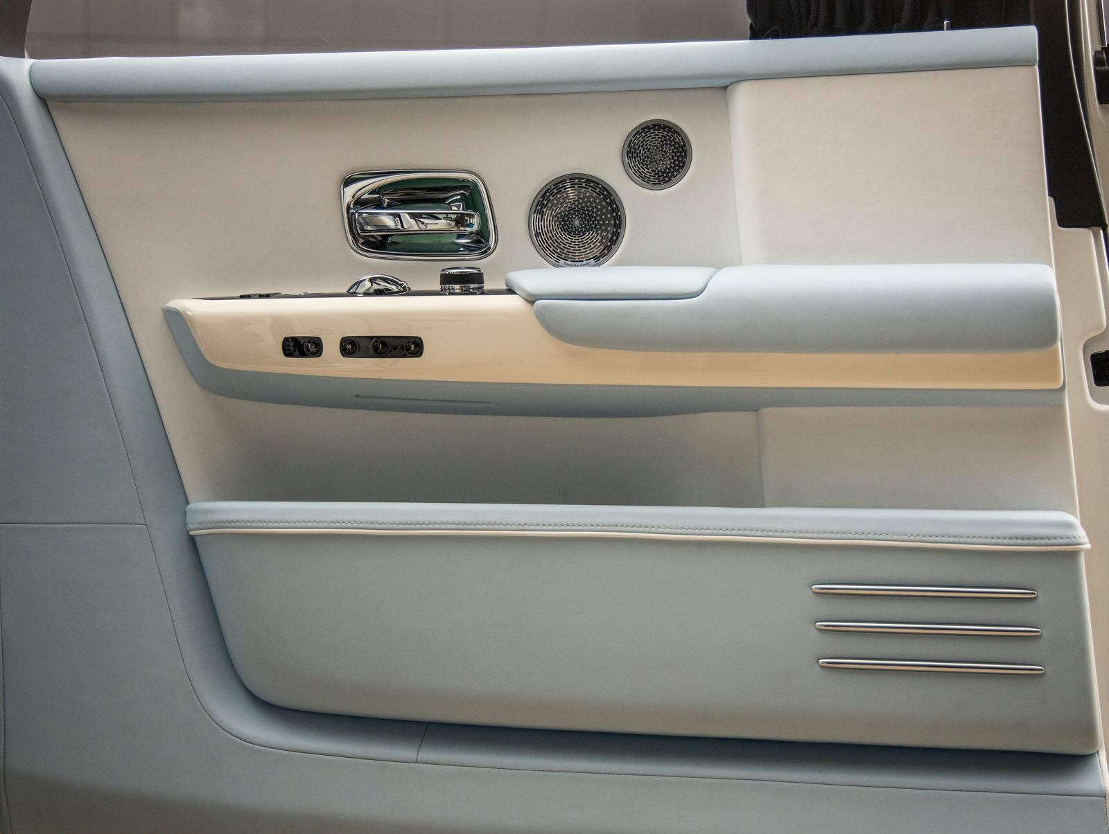 2023 Rolls-Royce Phantom Base