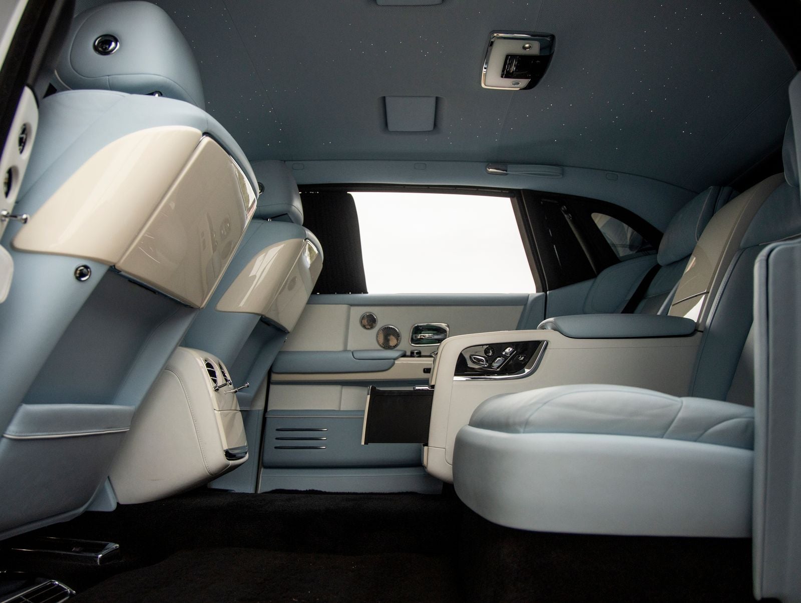 2023 Rolls-Royce Phantom Base