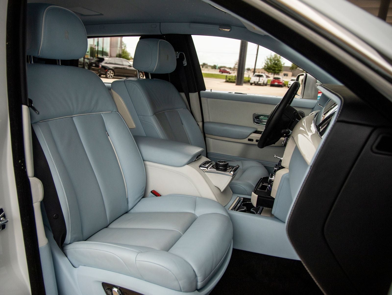 2023 Rolls-Royce Phantom Base
