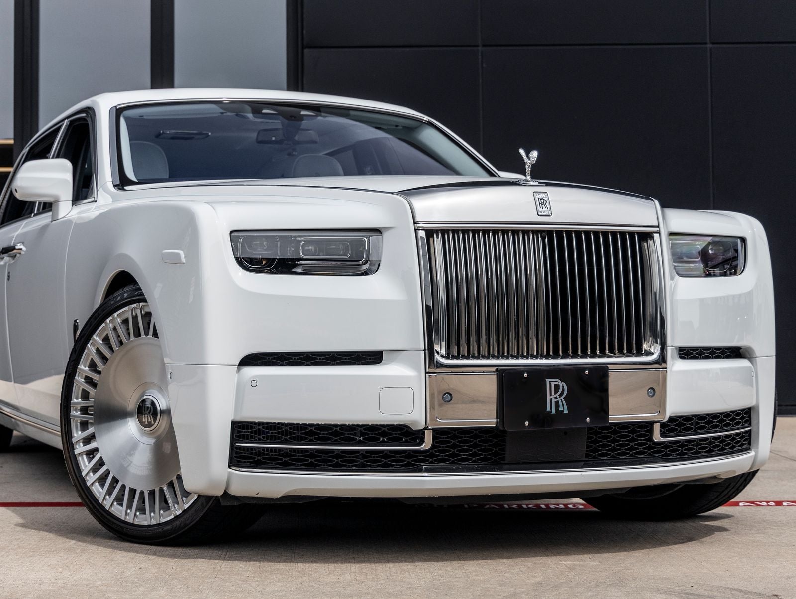 2023 Rolls-Royce Phantom Base