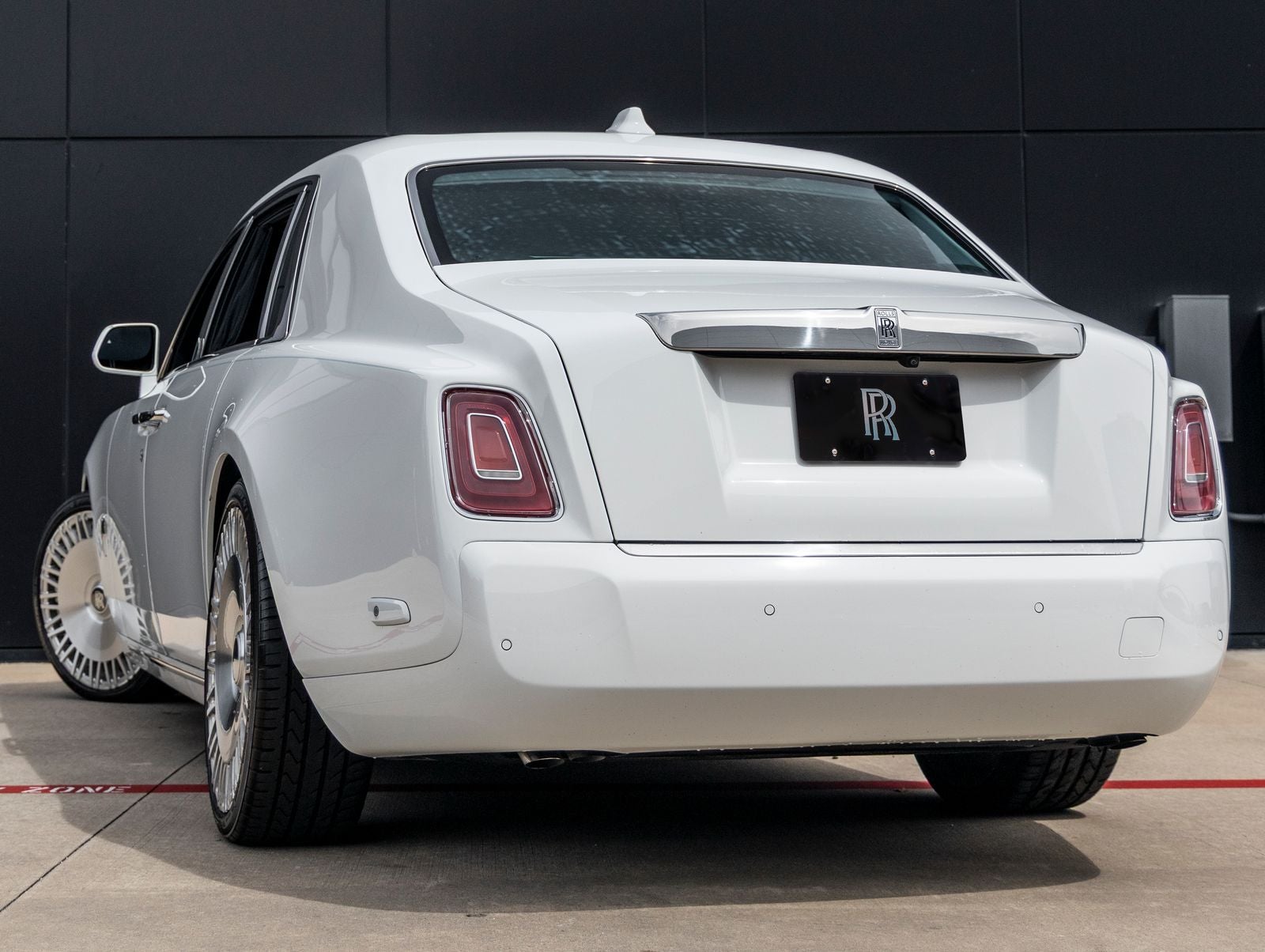 2023 Rolls-Royce Phantom Base