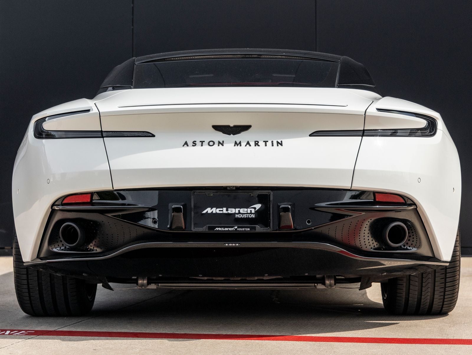 2022 Aston Martin DB11 Base