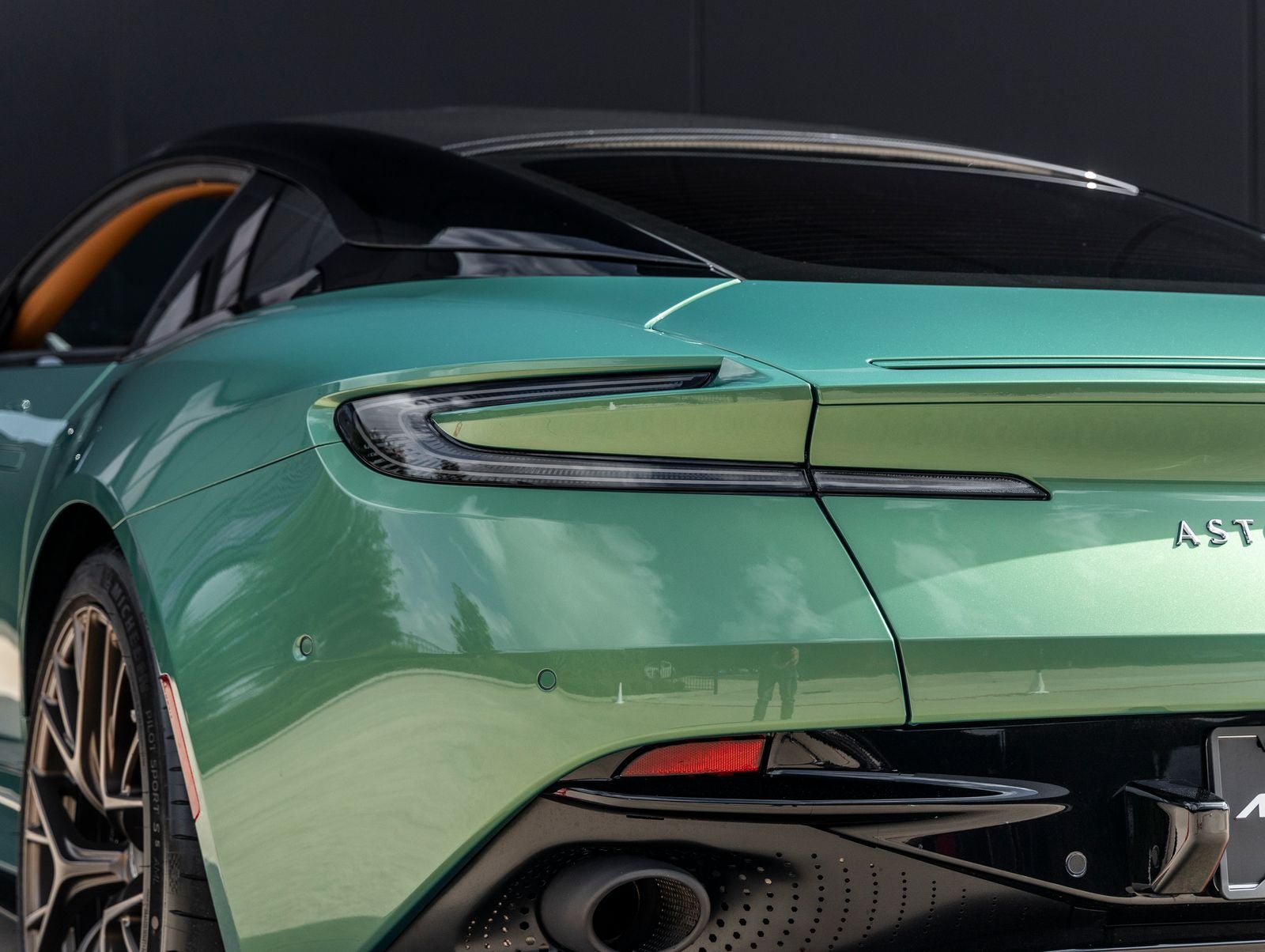 2025 Aston Martin DB12 Base