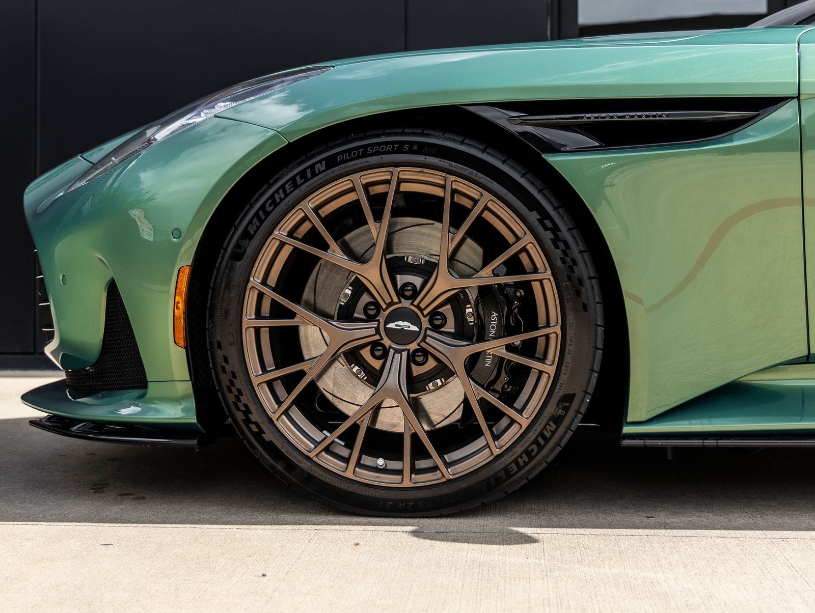 2025 Aston Martin DB12 Base