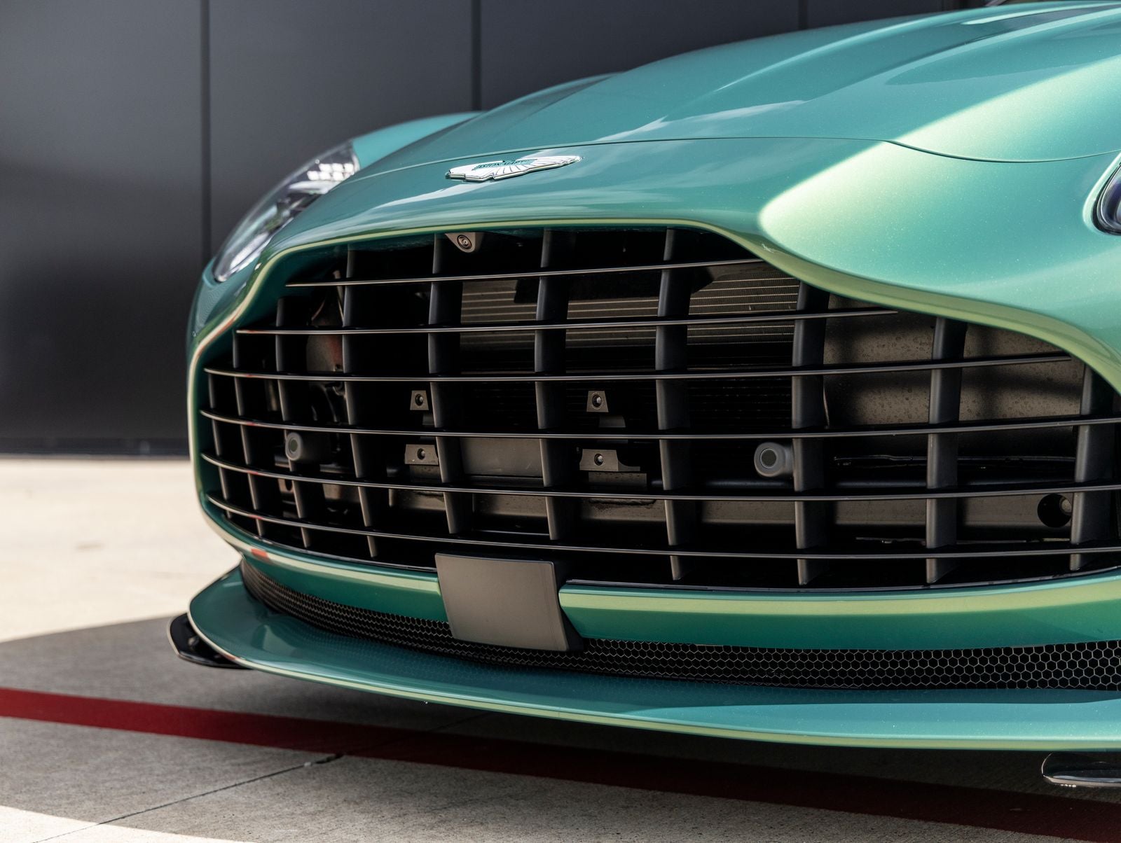 2025 Aston Martin DB12 Base