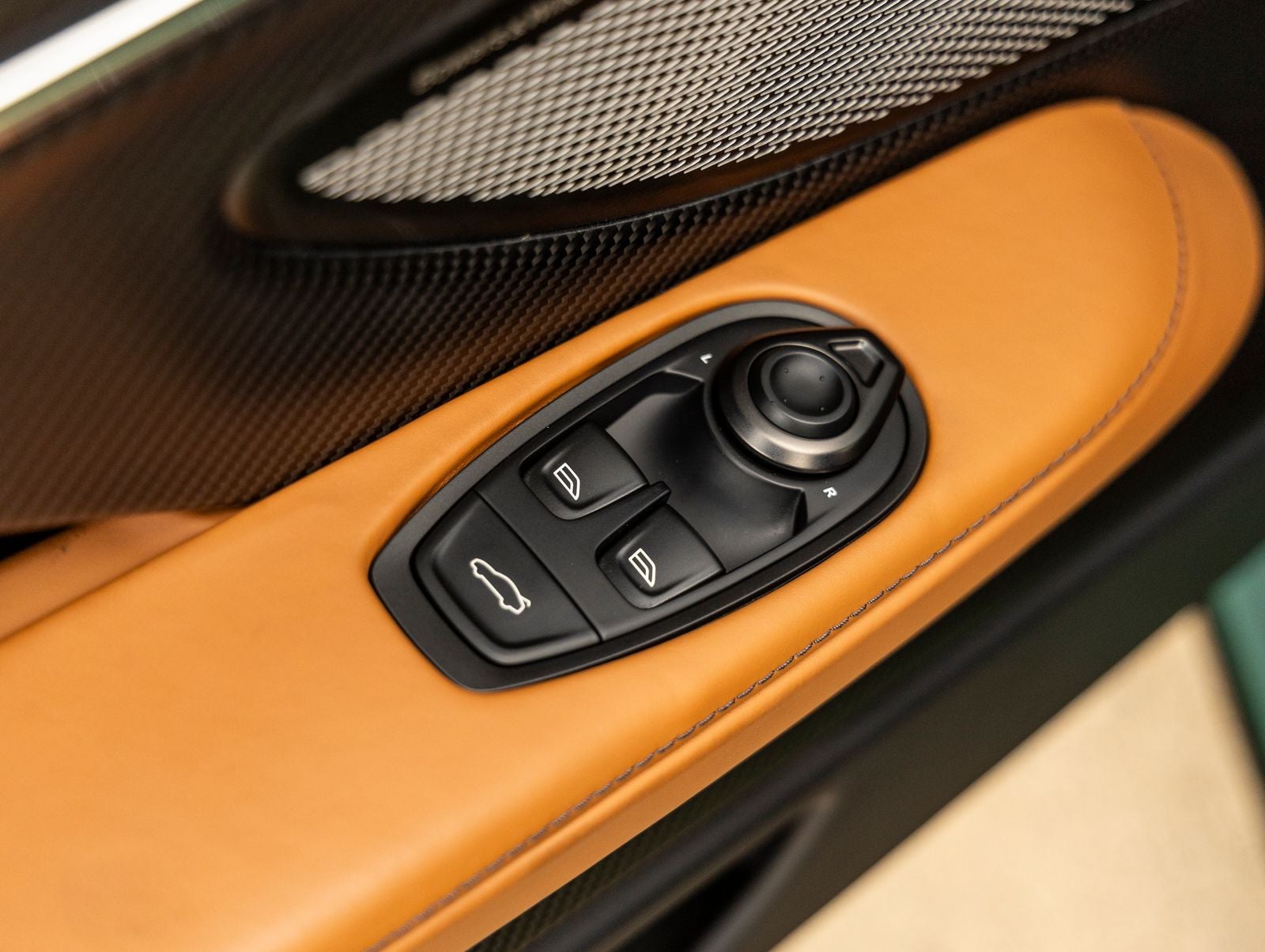2025 Aston Martin DB12 Base