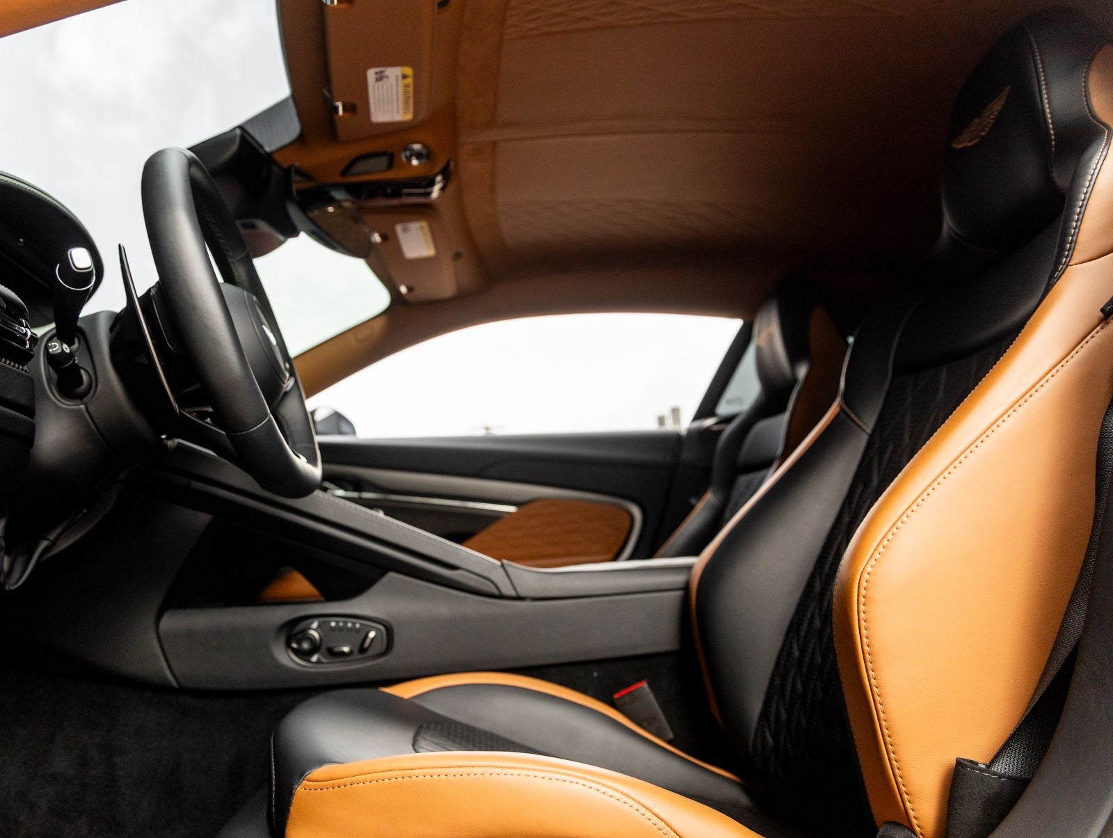 2025 Aston Martin DB12 Base