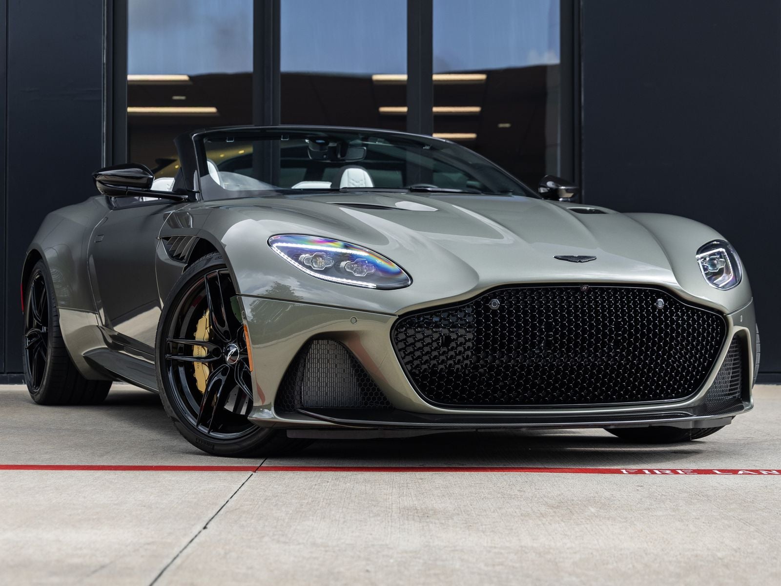 2023 Aston Martin DBS Volante
