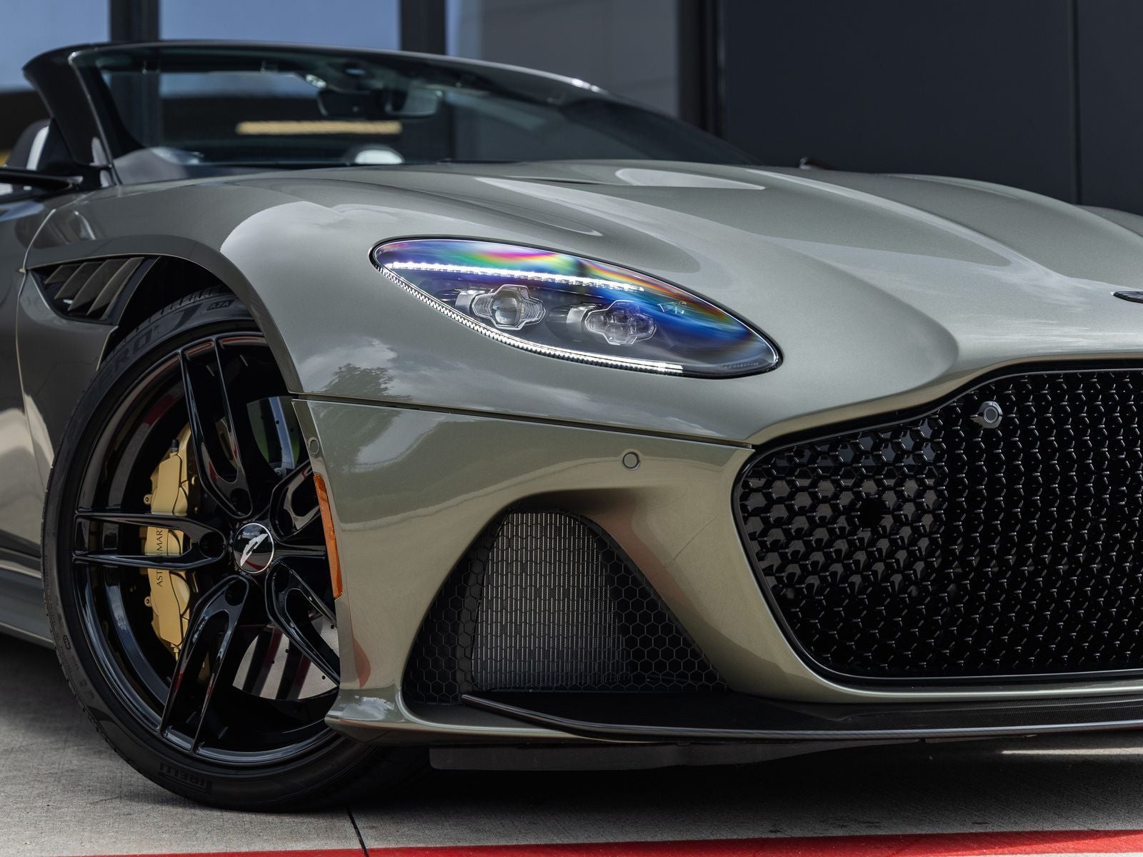2023 Aston Martin DBS Volante