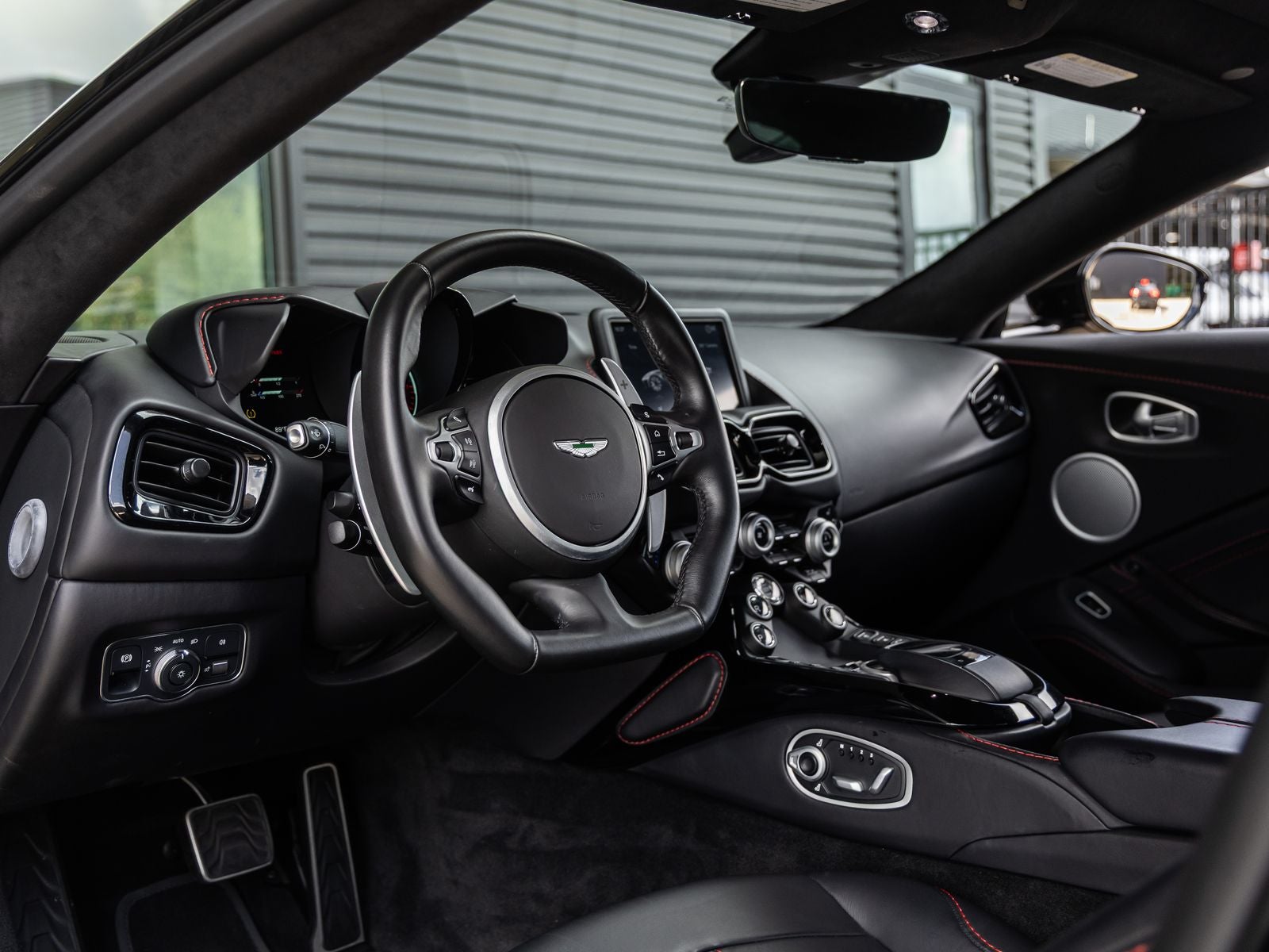 2023 Aston Martin Vantage Base