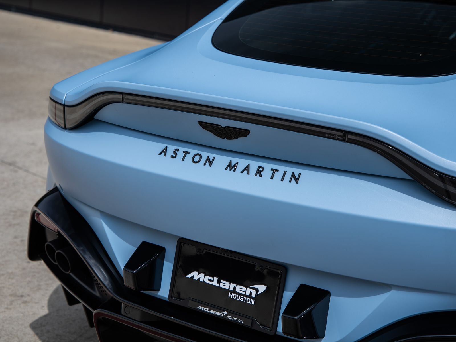 2022 Aston Martin Vantage Base