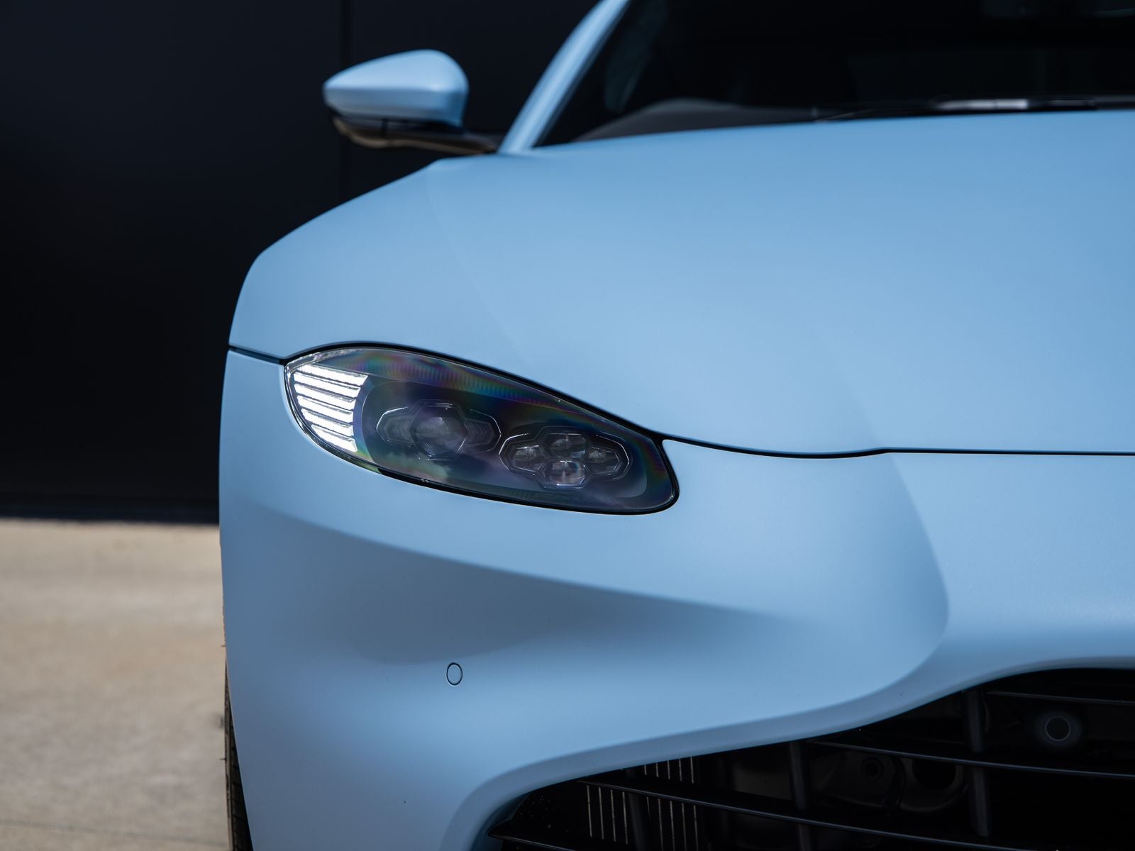 2022 Aston Martin Vantage Base