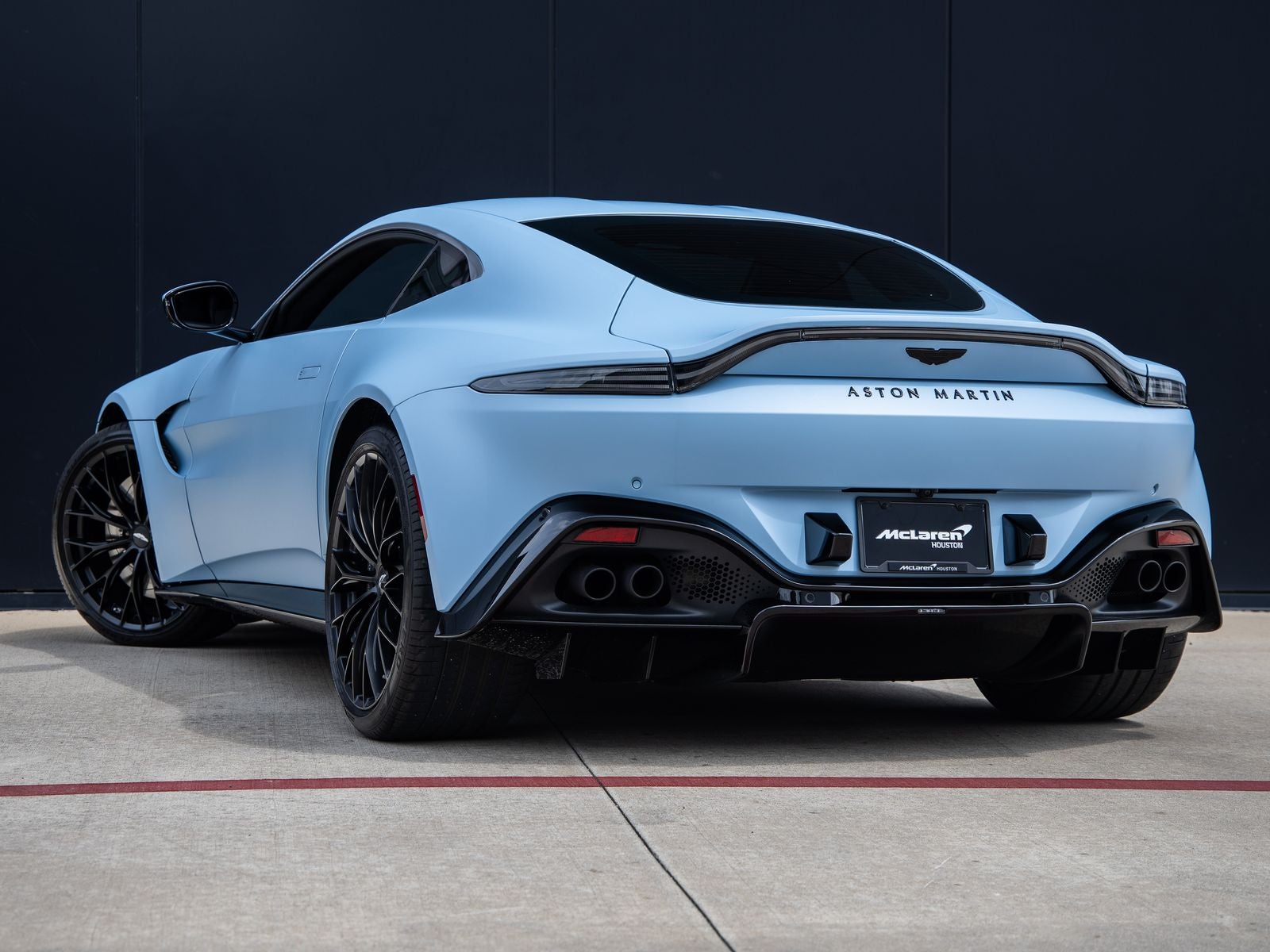 2022 Aston Martin Vantage Base