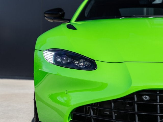 2022 Aston Martin Vantage Base