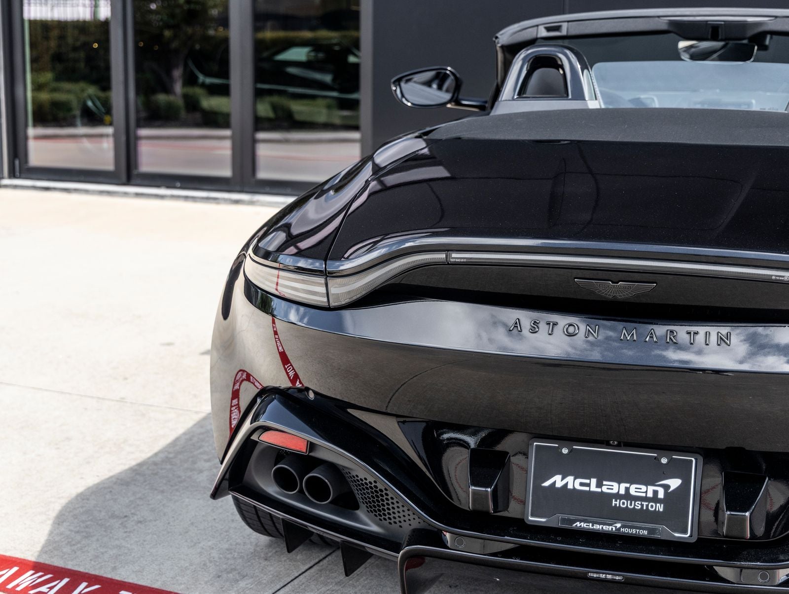 2022 Aston Martin Vantage Base