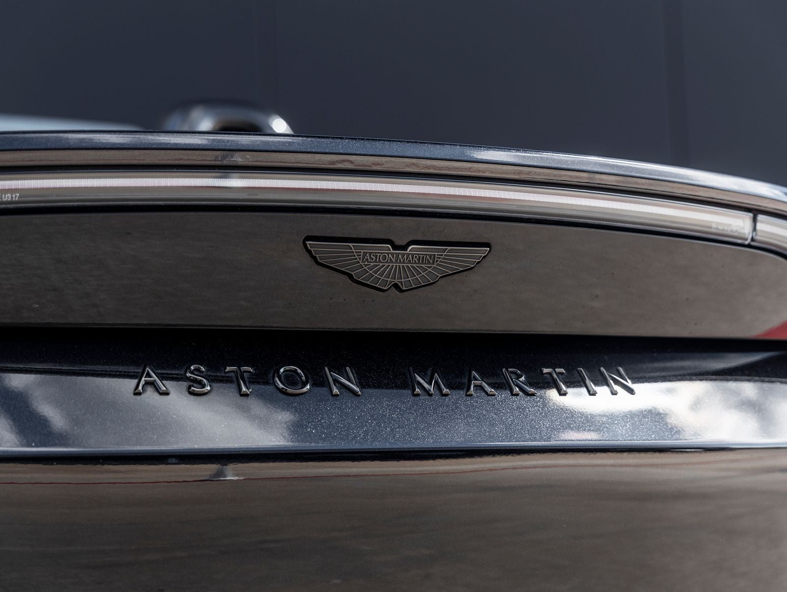 2022 Aston Martin Vantage Base