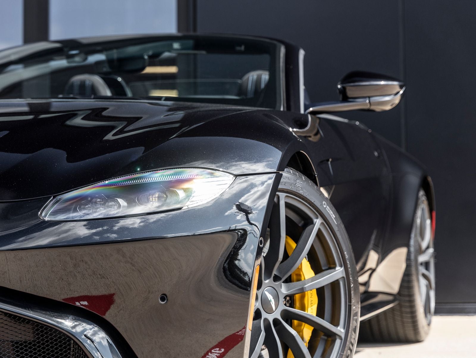 2022 Aston Martin Vantage Base