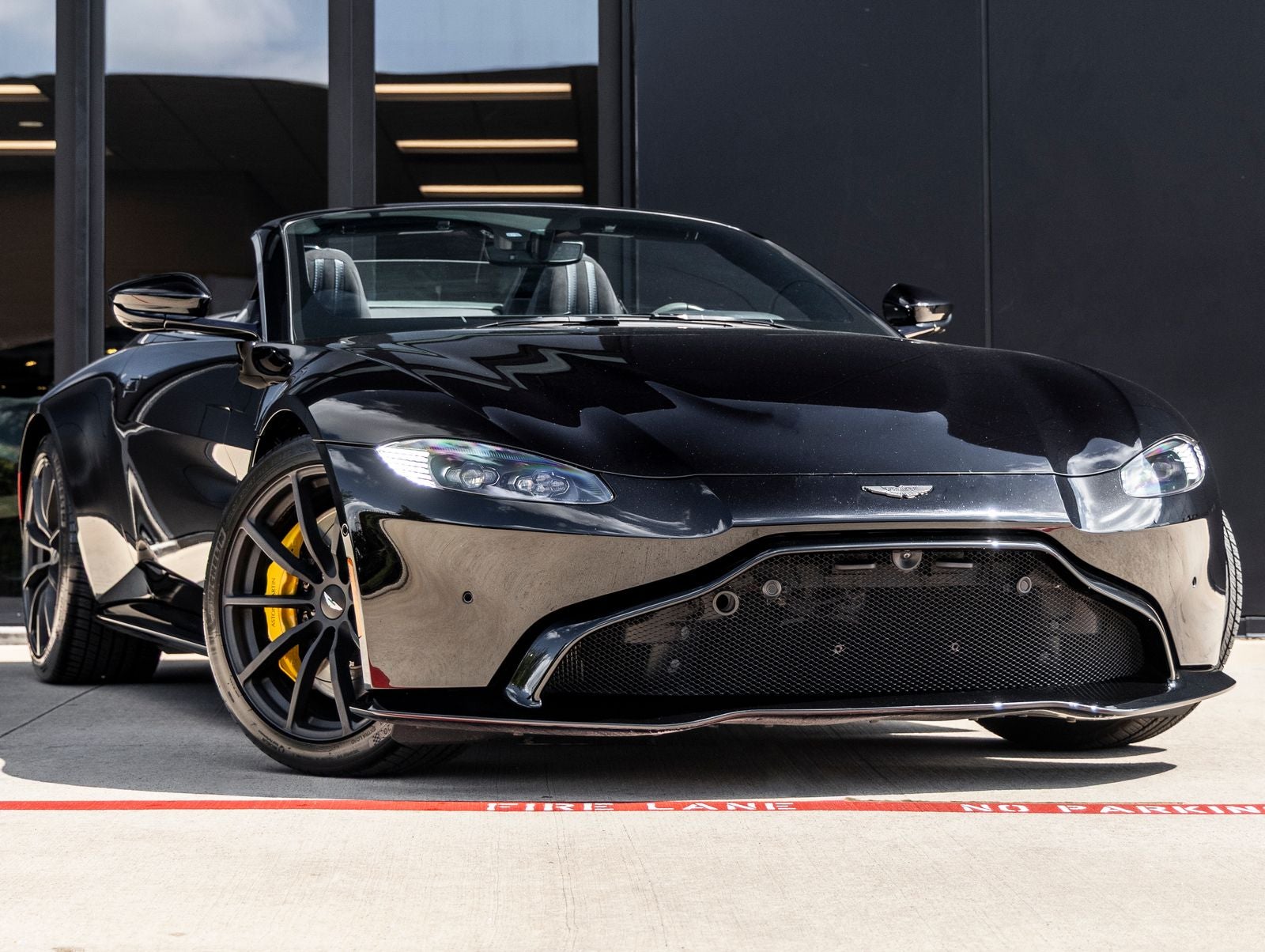 2022 Aston Martin Vantage Base