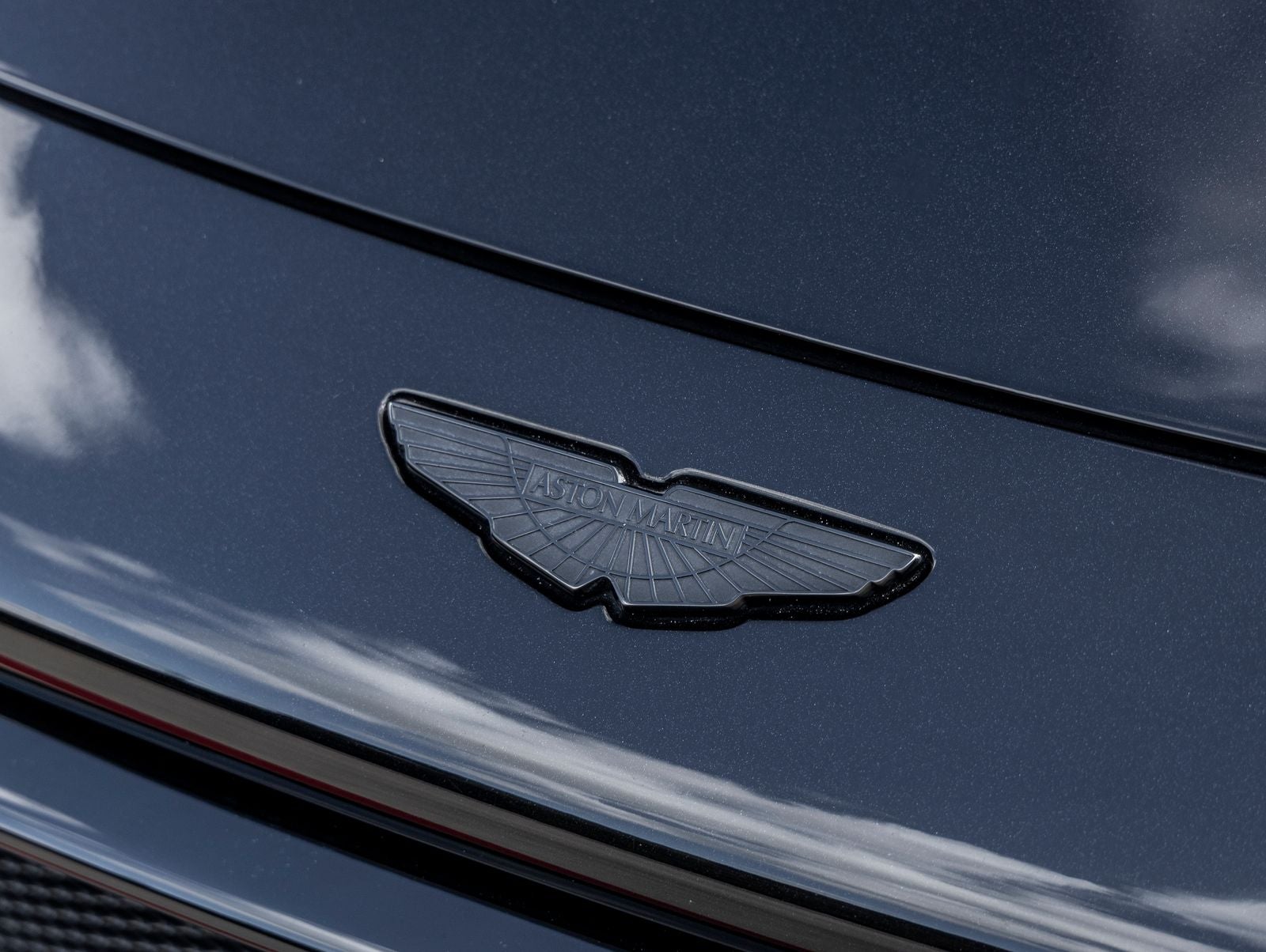 2022 Aston Martin Vantage Base