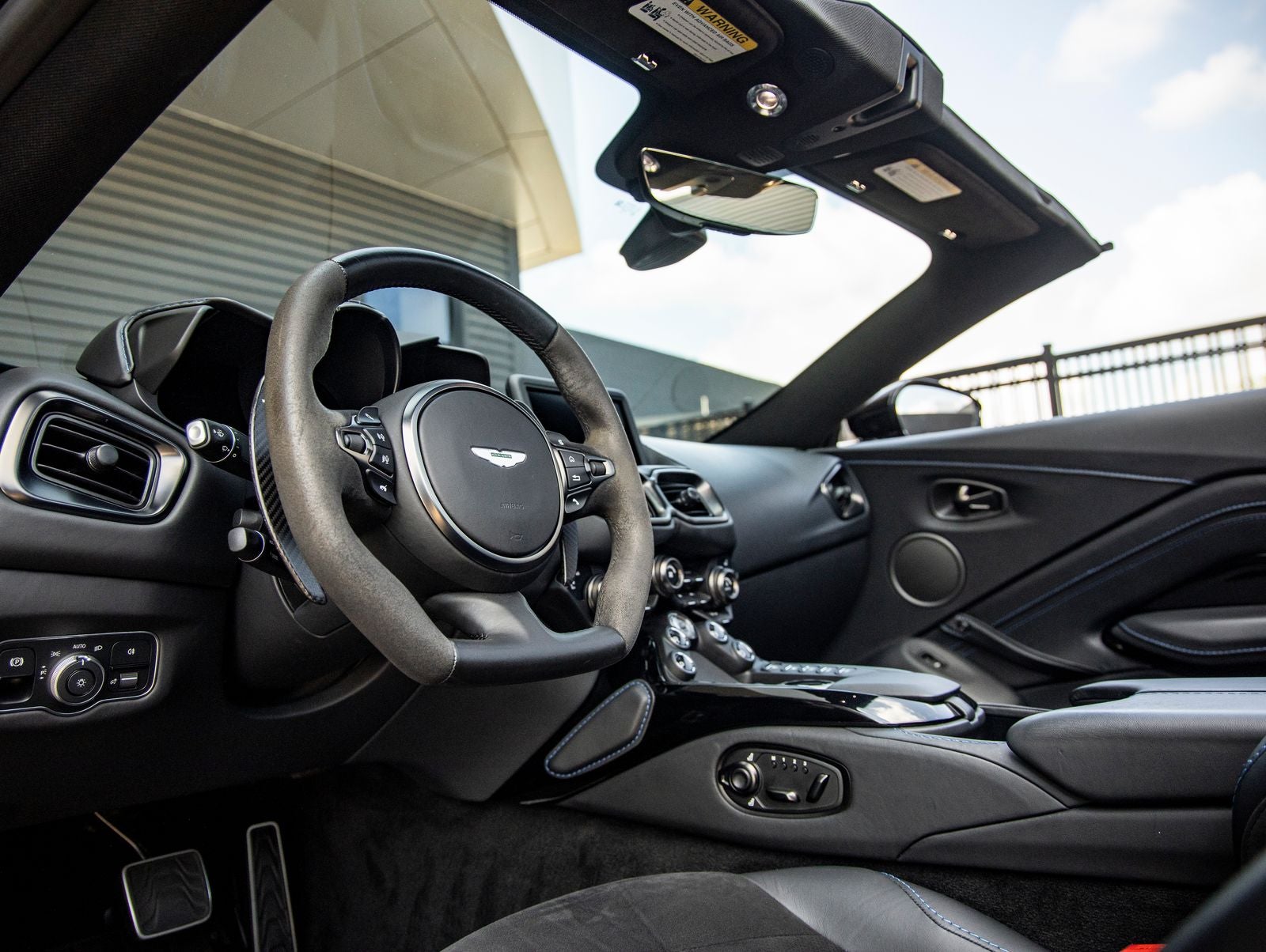 2022 Aston Martin Vantage Base
