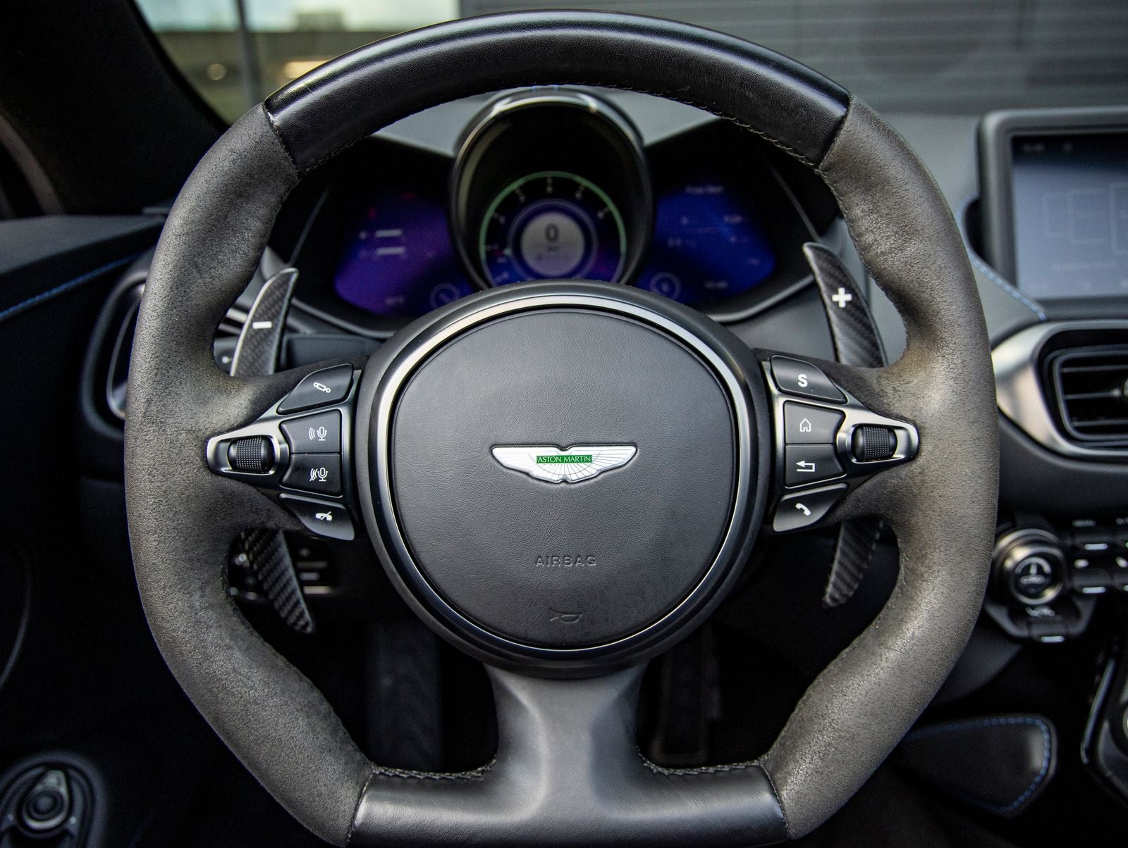 2022 Aston Martin Vantage Base