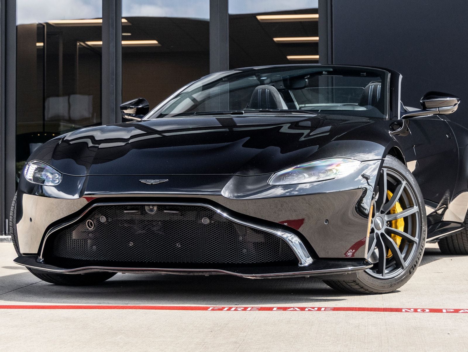 2022 Aston Martin Vantage Base