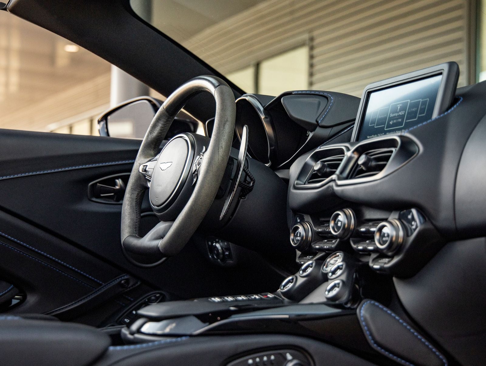 2022 Aston Martin Vantage Base