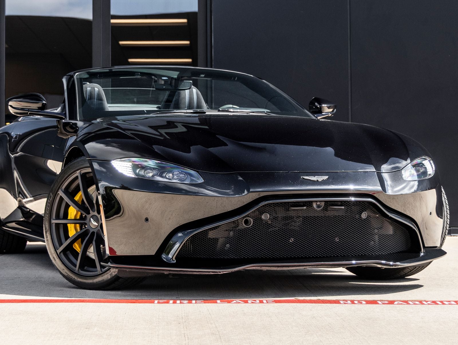 2022 Aston Martin Vantage Base