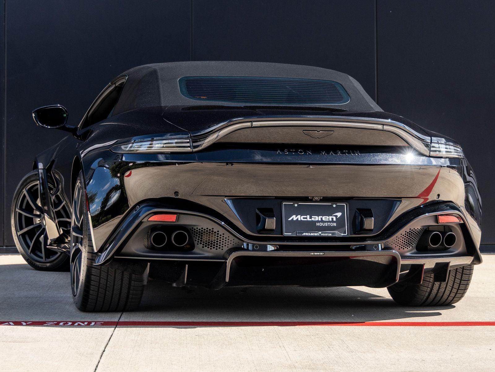 2022 Aston Martin Vantage Base