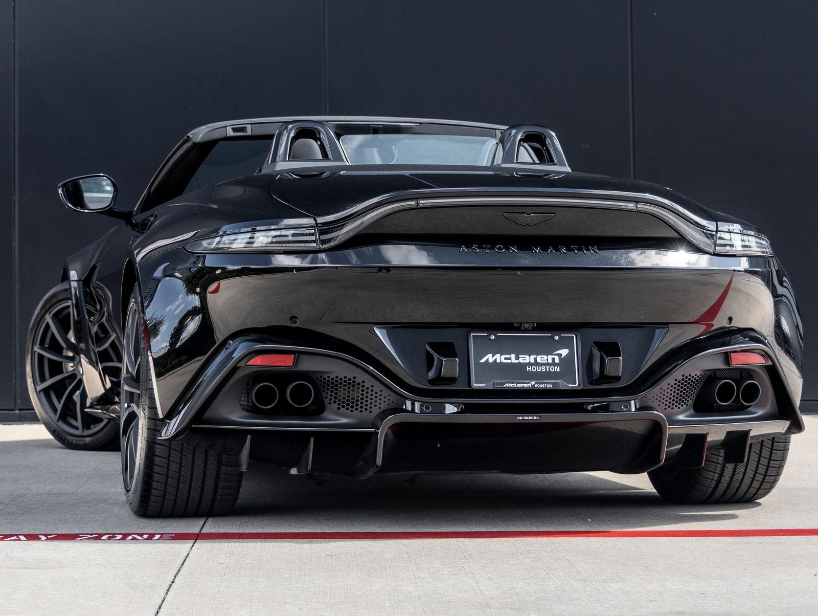 2022 Aston Martin Vantage Base
