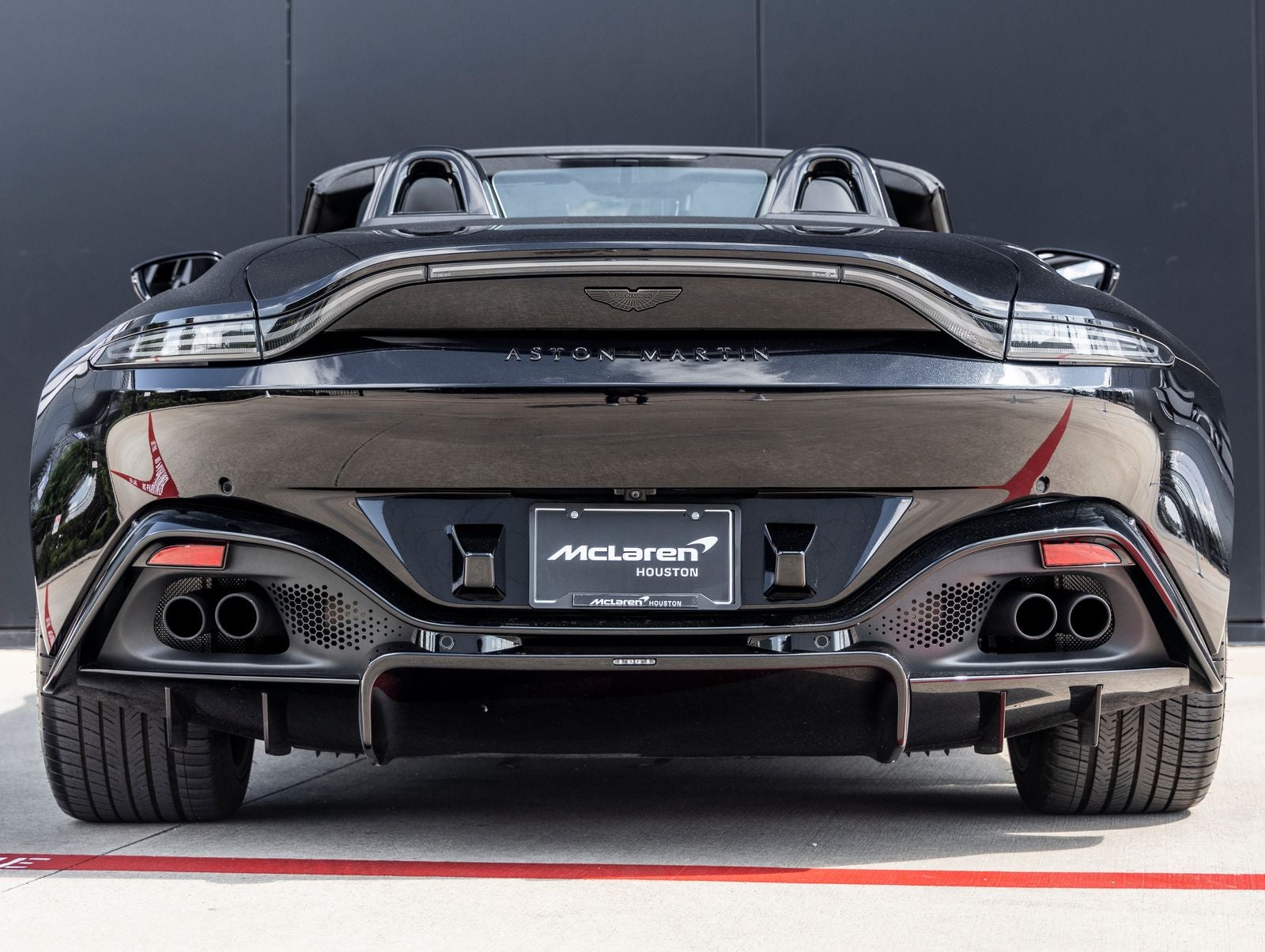 2022 Aston Martin Vantage Base