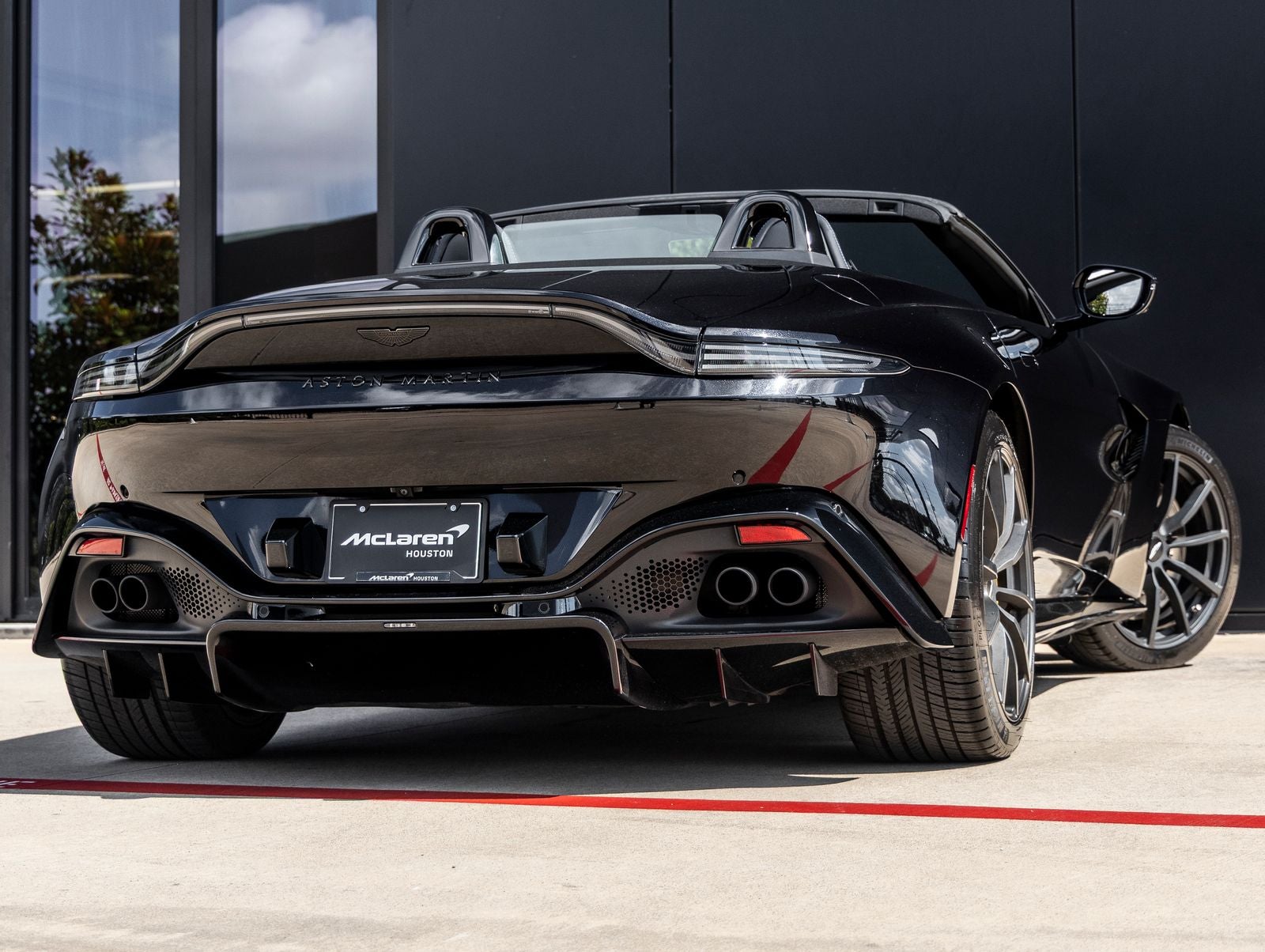 2022 Aston Martin Vantage Base