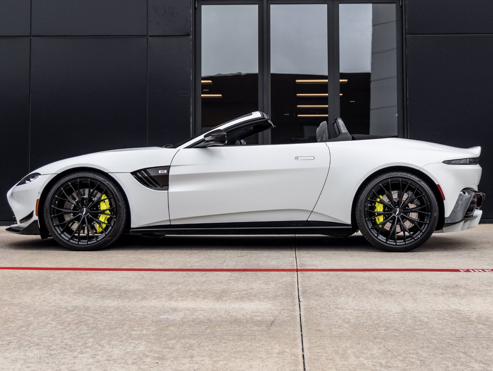 2023 Aston Martin Vantage Base