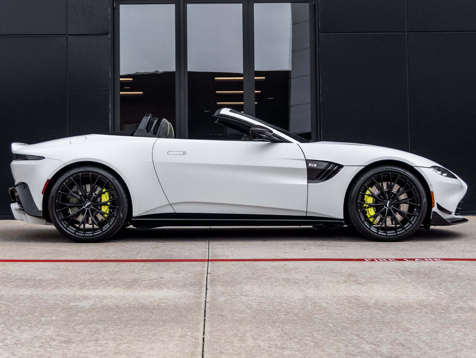 2023 Aston Martin Vantage Base