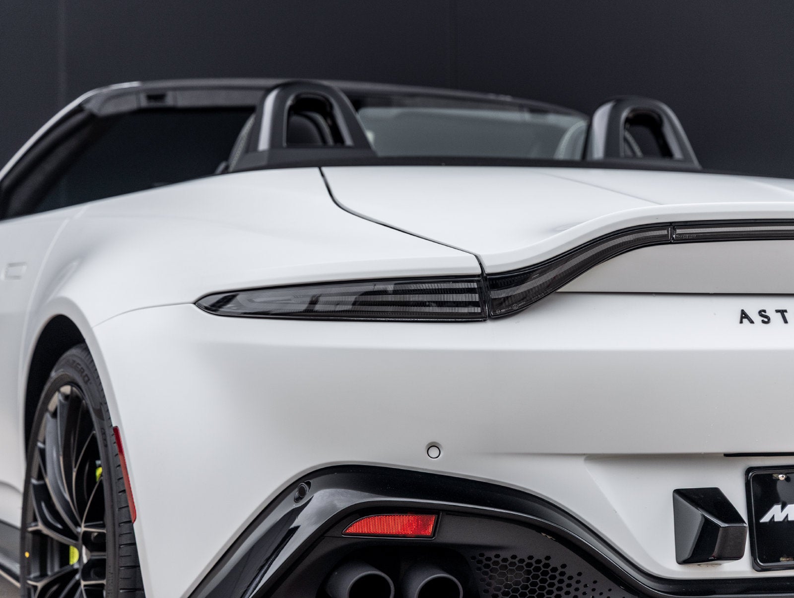 2023 Aston Martin Vantage Base