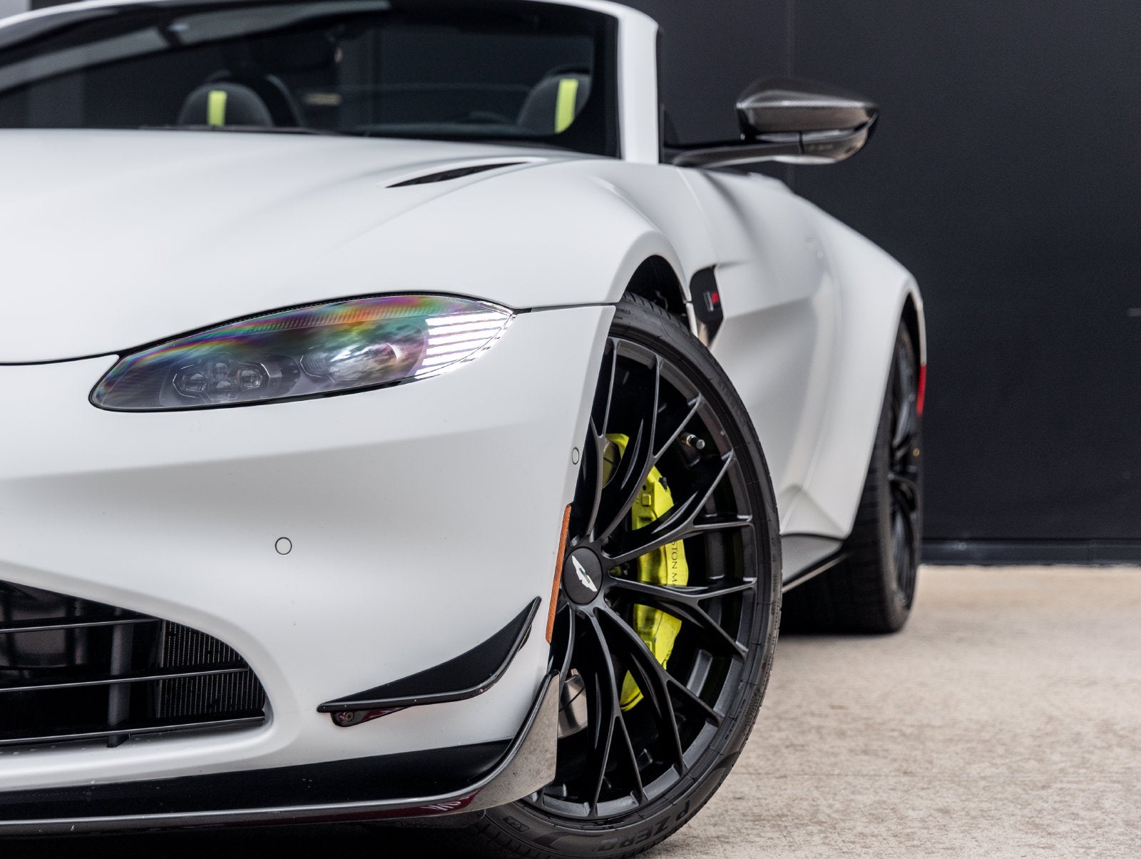 2023 Aston Martin Vantage Base