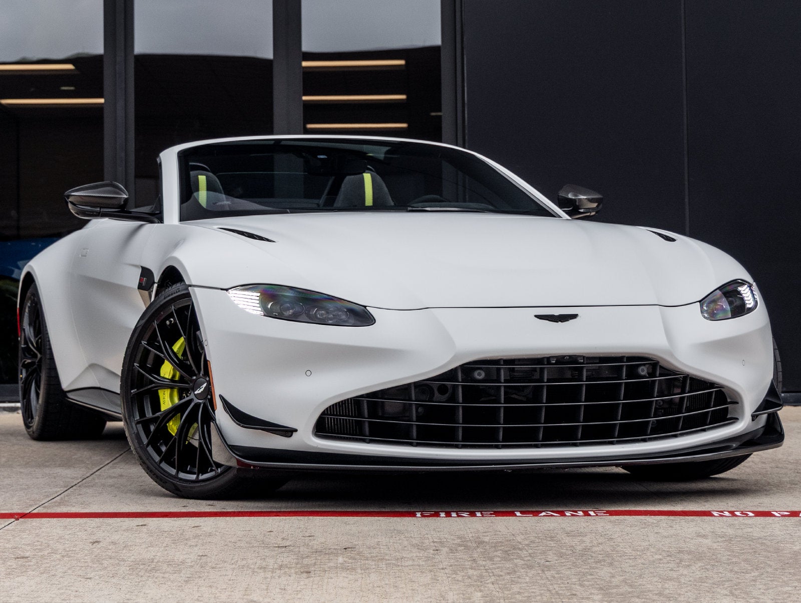 2023 Aston Martin Vantage Base