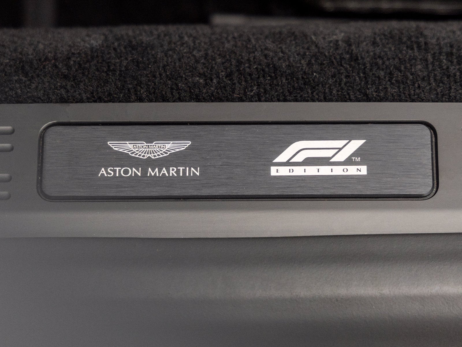2023 Aston Martin Vantage Base