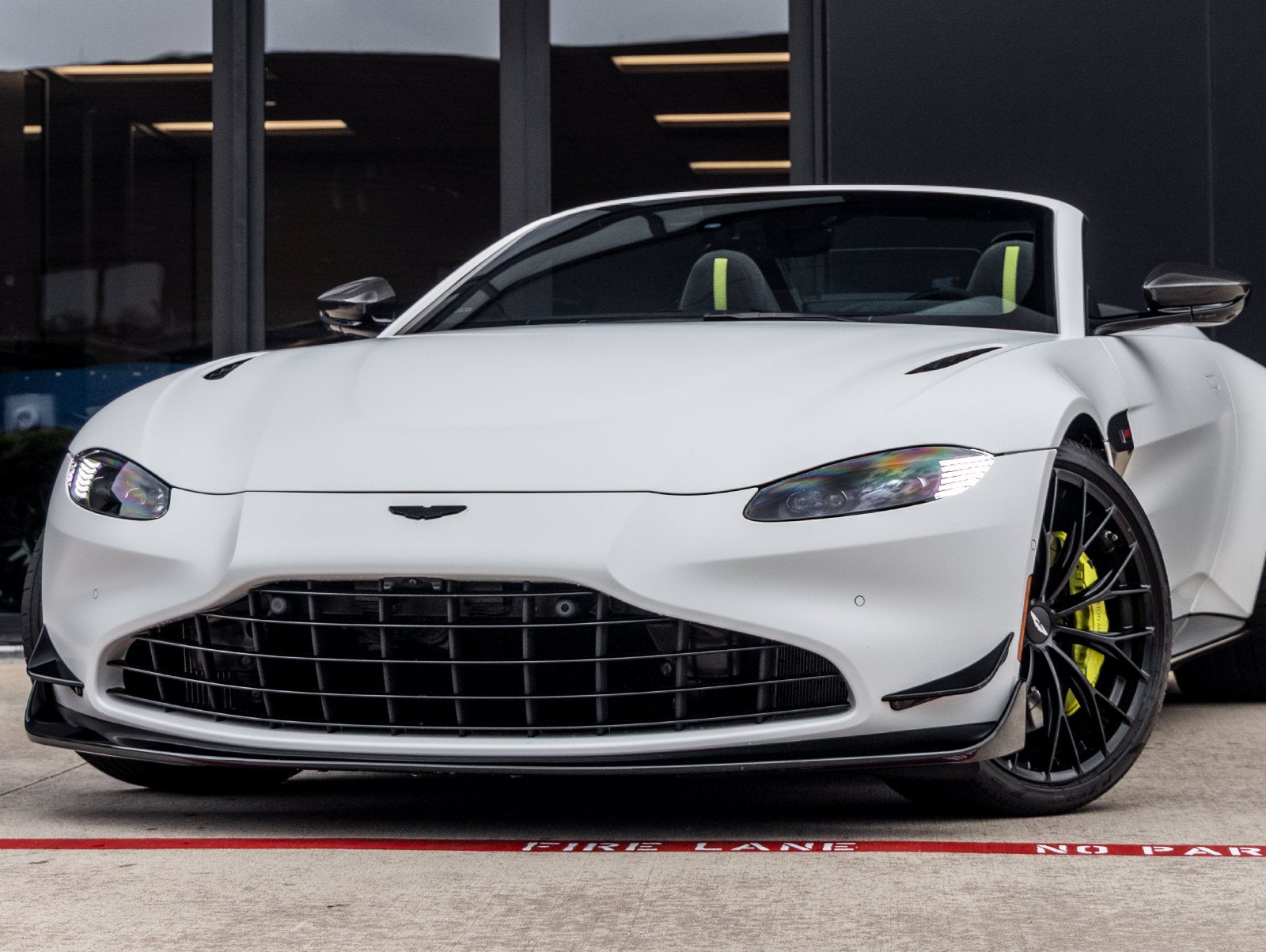 2023 Aston Martin Vantage Base