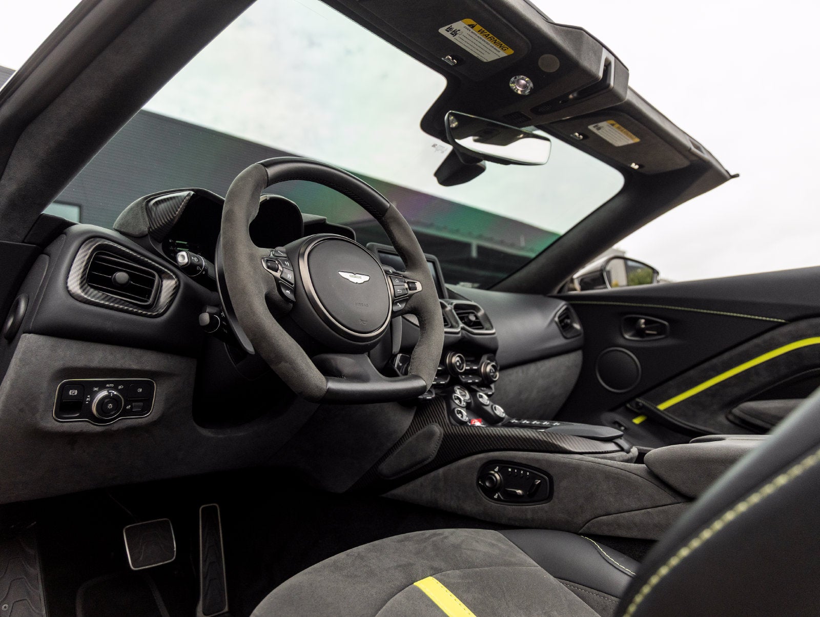 2023 Aston Martin Vantage Base