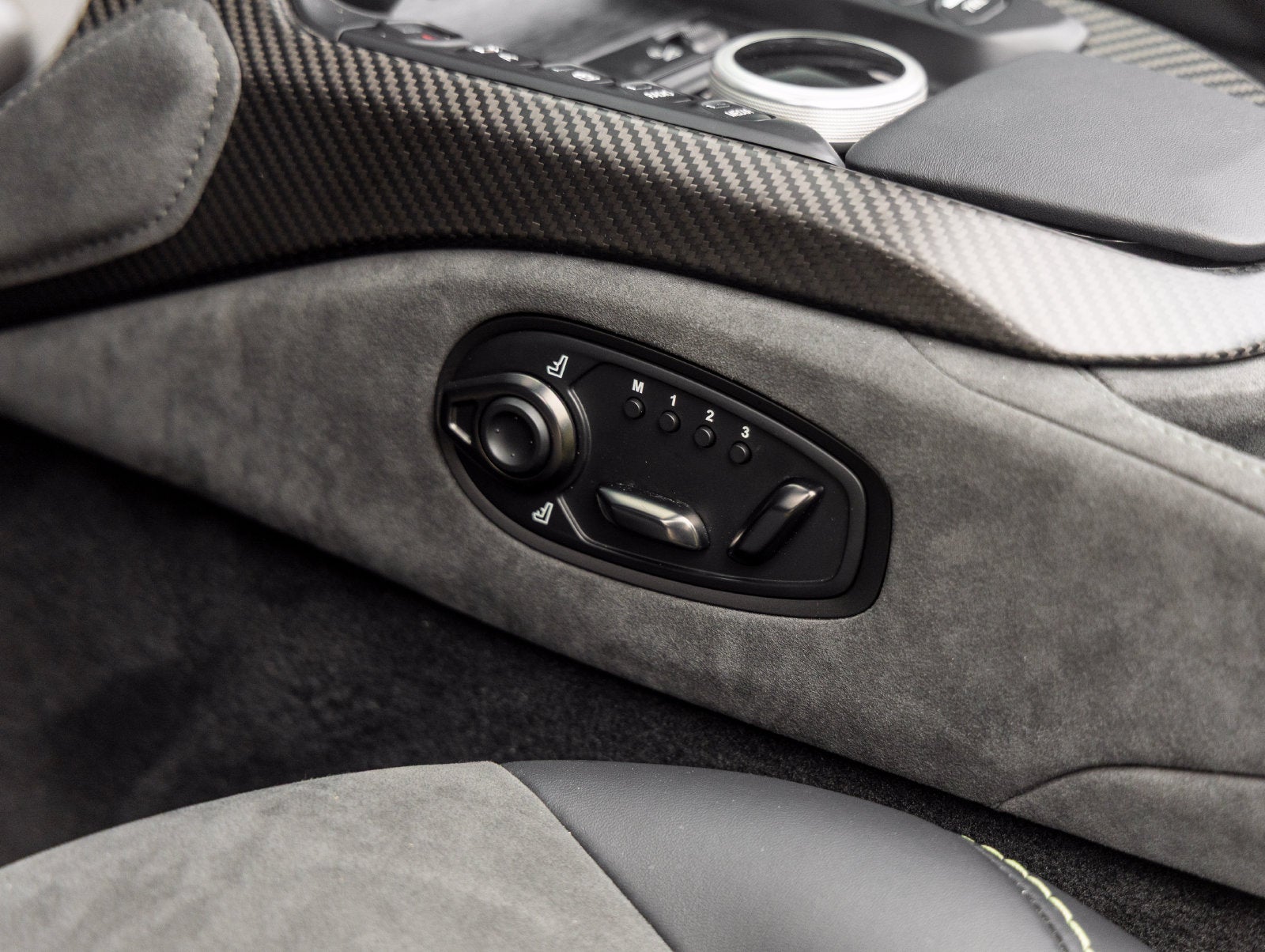 2023 Aston Martin Vantage Base