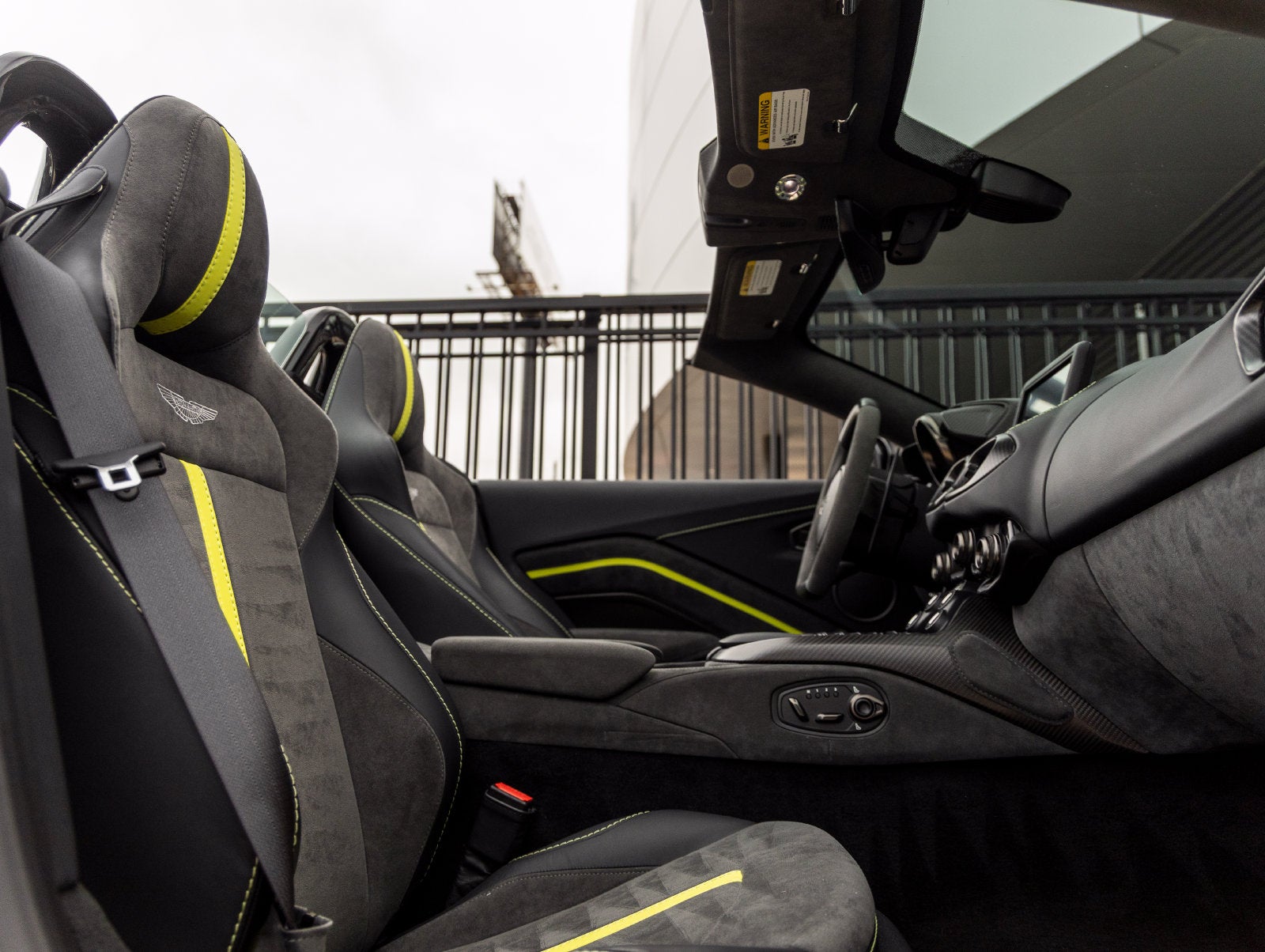 2023 Aston Martin Vantage Base