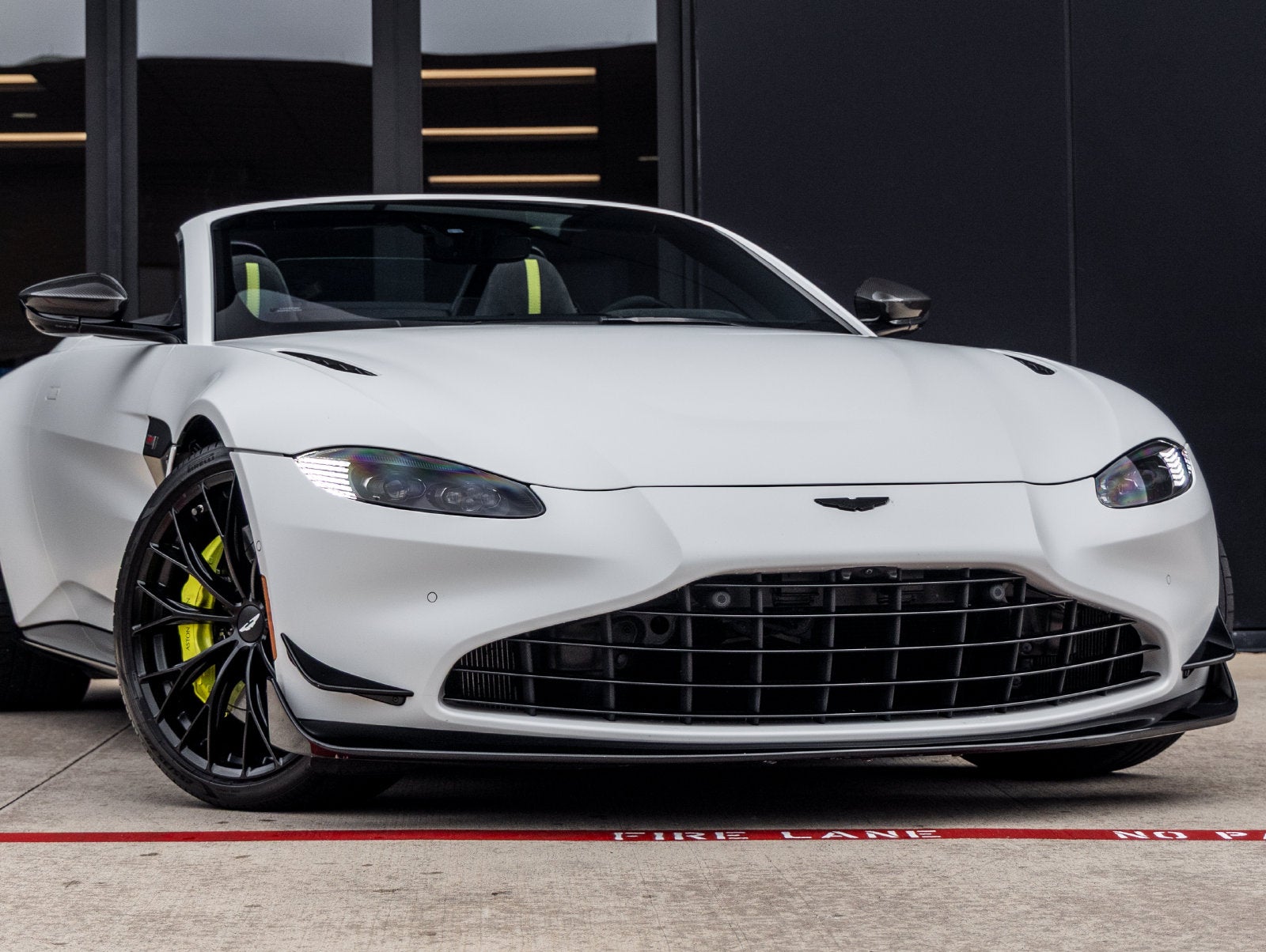 2023 Aston Martin Vantage Base