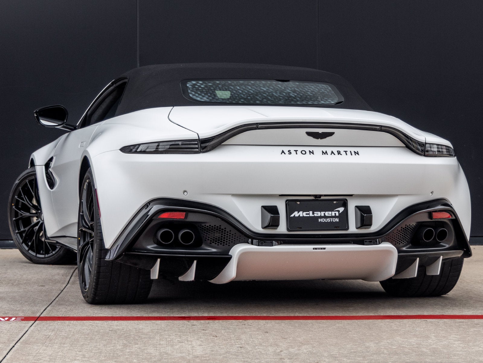 2023 Aston Martin Vantage Base
