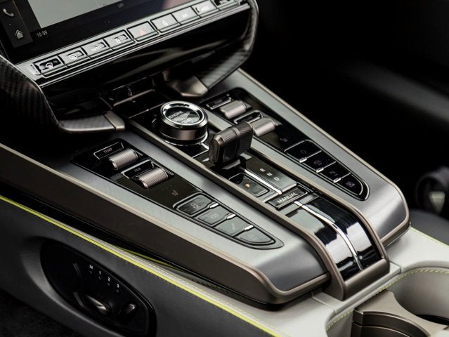 2025 Aston Martin Vanquish V12