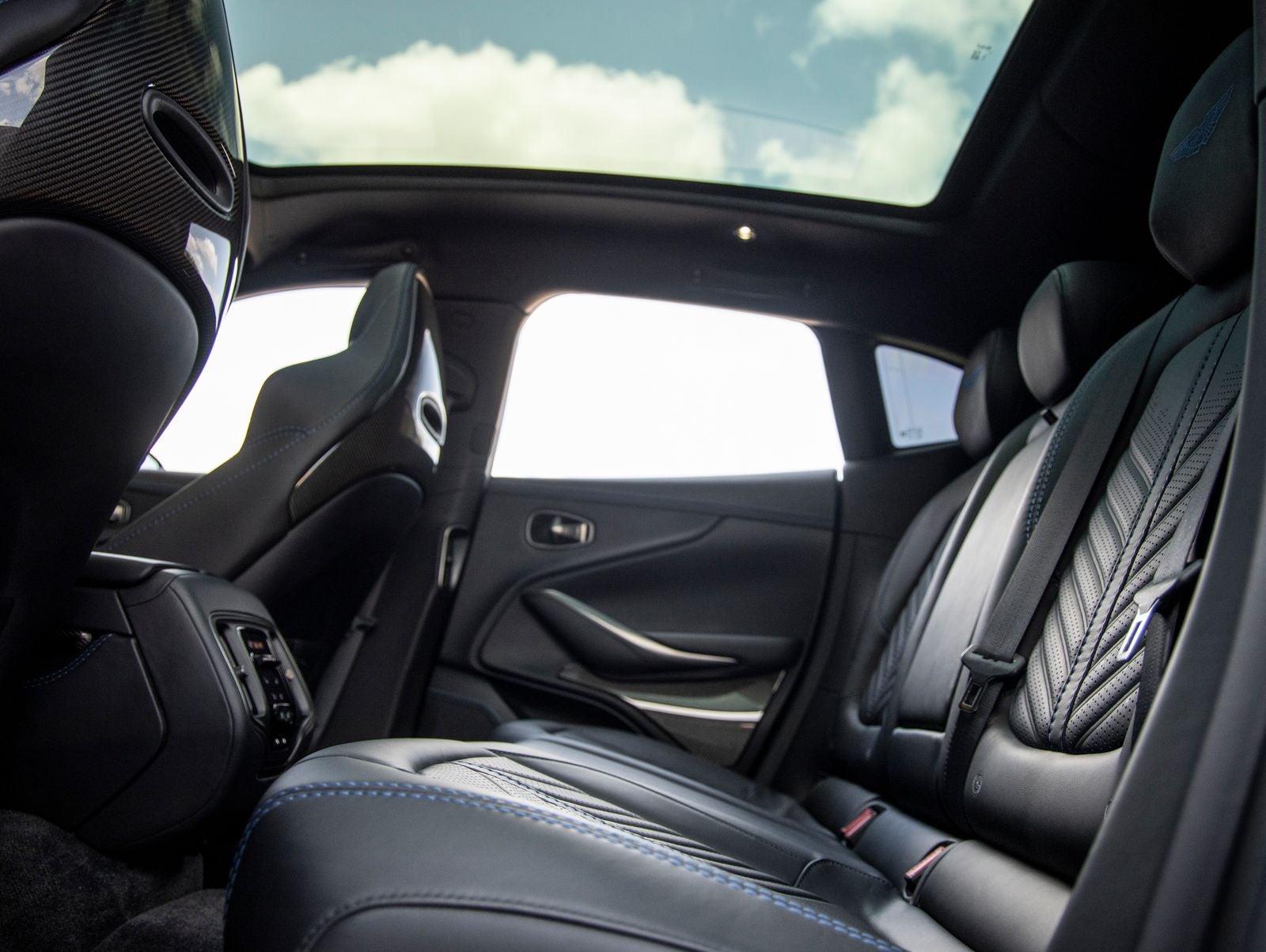 2023 Aston Martin DBX 707